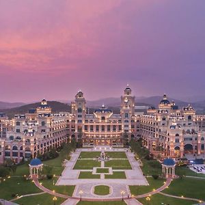 Hilton Dalian Golden Pebble Beach Resort